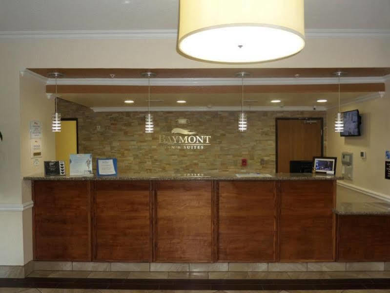 Baymont By Wyndham Pearsall Exterior foto